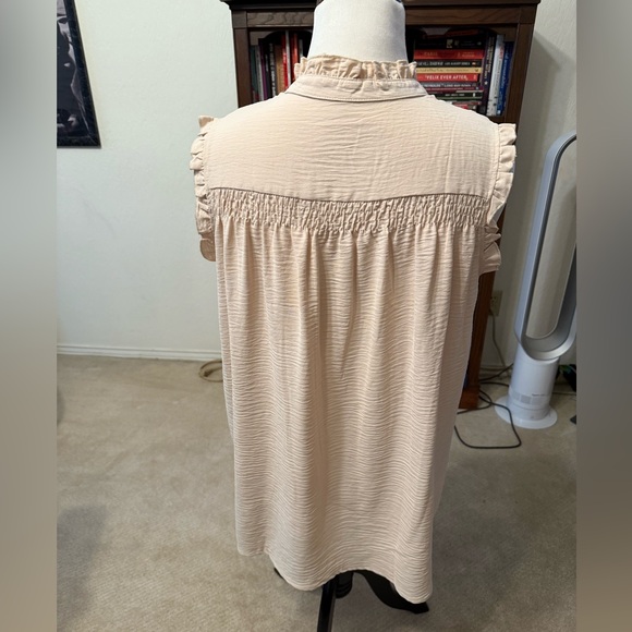 Blouse - great for layering under a blazer - Picture 3 of 4